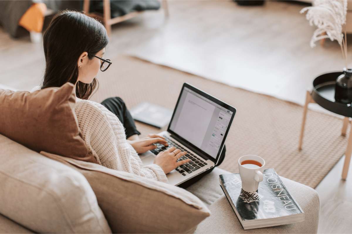 girl writing copy using psychological triggers